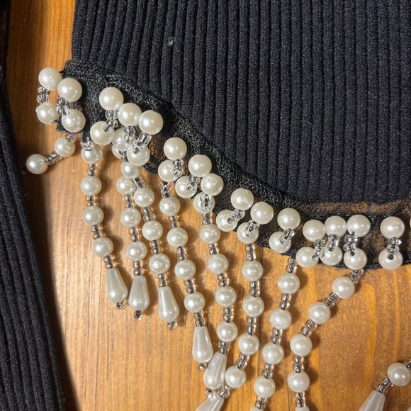 Black Ribbed Long-Sleeve Pearl Fringe Crop Top - Picture 4 of 4